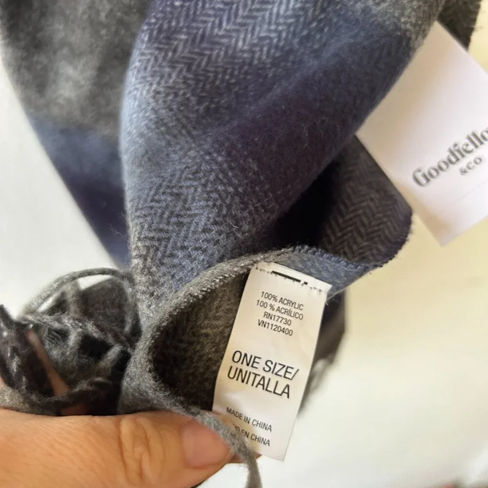Goodfellow Mens Scarf Gray Blue NWT Fringe Lightweight‎